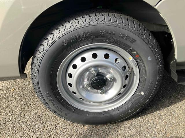 スーパーキャリイ 　４ＷＤ　届け出済み未使用車　軽トラック　ＡＴ　衝突被害軽減システム　クリアランスソナー　レーンアシスト　アイドリングストップ　オートライト　ＥＳＣ　エアコン　パワーステアリング　パワーウィンドウ（7枚目）