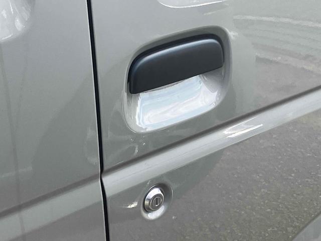 スーパーキャリイ 　４ＷＤ　届け出済み未使用車　軽トラック　ＡＴ　衝突被害軽減システム　クリアランスソナー　レーンアシスト　アイドリングストップ　オートライト　ＥＳＣ　エアコン　パワーステアリング　パワーウィンドウ（12枚目）