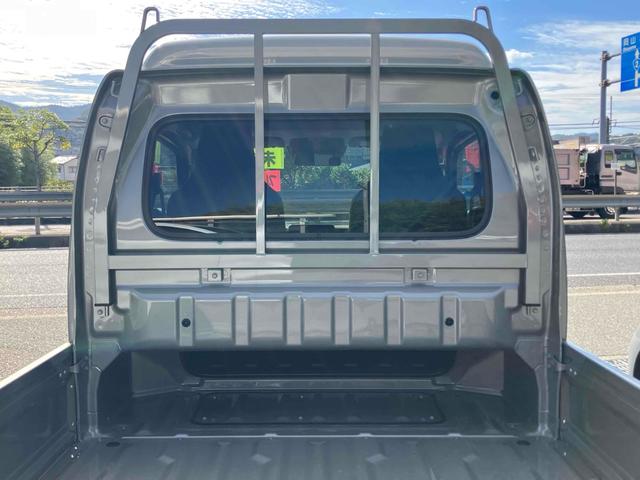 スーパーキャリイ 　４ＷＤ　届け出済み未使用車　軽トラック　ＡＴ　衝突被害軽減システム　クリアランスソナー　レーンアシスト　アイドリングストップ　オートライト　ＥＳＣ　エアコン　パワーステアリング　パワーウィンドウ（18枚目）