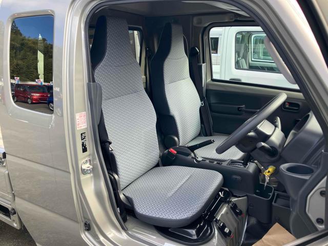 スーパーキャリイ 　４ＷＤ　届け出済み未使用車　軽トラック　ＡＴ　衝突被害軽減システム　クリアランスソナー　レーンアシスト　アイドリングストップ　オートライト　ＥＳＣ　エアコン　パワーステアリング　パワーウィンドウ（22枚目）