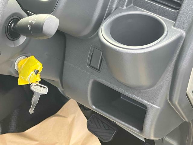 スーパーキャリイ 　４ＷＤ　届け出済み未使用車　軽トラック　ＡＴ　衝突被害軽減システム　クリアランスソナー　レーンアシスト　アイドリングストップ　オートライト　ＥＳＣ　エアコン　パワーステアリング　パワーウィンドウ（25枚目）