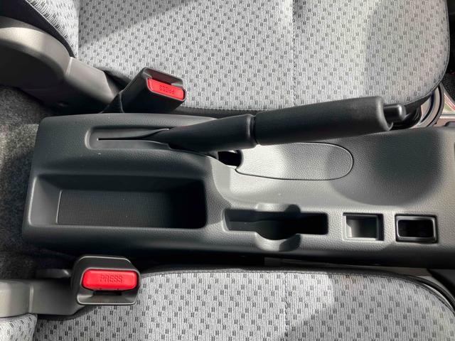 スーパーキャリイ 　４ＷＤ　届け出済み未使用車　軽トラック　ＡＴ　衝突被害軽減システム　クリアランスソナー　レーンアシスト　アイドリングストップ　オートライト　ＥＳＣ　エアコン　パワーステアリング　パワーウィンドウ（35枚目）