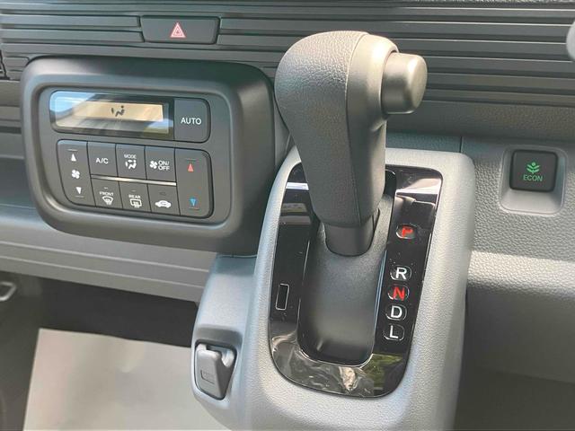 シフトレバー。ぜひ一度お客様の目で確認してください。