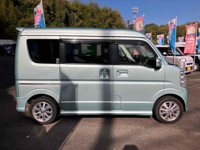 エブリイワゴン ＰＺターボスペシャル　レンタカーアップ　ＥＴＣ　バックカメラ　両側電動スライドドア　ナビ　ＴＶ　衝突被害軽減システム　オートライト　ＨＩＤ　スマートキー　電動格納ミラー　ベンチシート　ＡＴ　盗難防止システム　ＡＢＳ　ＥＳＣ（4枚目）