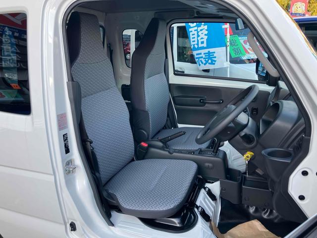 スーパーキャリイ 　ＡＴ　衝突被害軽減システム　クリアランスソナー　レーンアシスト　アイドリングストップ　オートライト　ＥＳＣ　エアコン　パワーステアリング　パワーウィンドウ（26枚目）