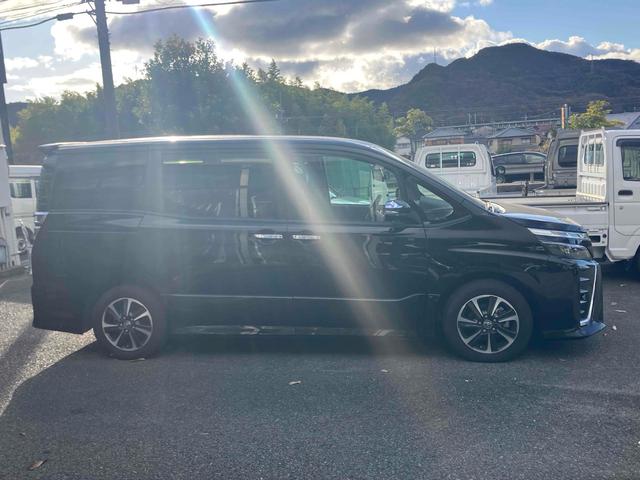 ヴォクシー ＺＳ　煌ＩＩ　ＥＴＣ　バックカメラ　ナビ　ＴＶ　クリアランスソナー　オートクルーズコントロール　レーンアシスト　衝突被害軽減システム　両側電動スライドドア　オートマチックハイビーム　オートライト　ＬＥＤヘッドランプ（14枚目）