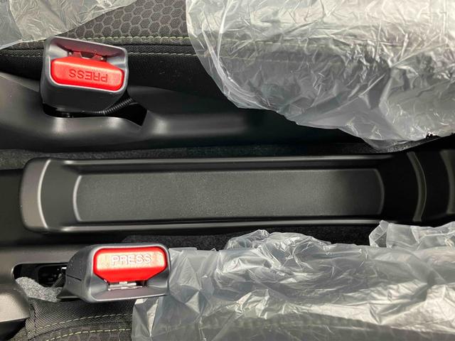 ハスラー タフワイルド　クリアランスソナー　オートクルーズコントロール　レーンアシスト　衝突被害軽減システム　オートライト　スマートキー　アイドリングストップ　電動格納ミラー　シートヒーター　ＣＶＴ　ＥＳＣ　ルーフレール（41枚目）