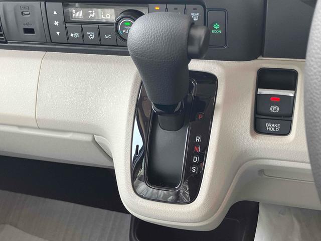 Ｎ－ＢＯＸ ベースグレード　届け出済み未使用車　バックカメラ　両側電動スライドドア　クリアランスソナー　オートクルーズコントロール　レーンアシスト　衝突被害軽減システム　オートライト　ＬＥＤヘッドランプ　スマートキー（5枚目）