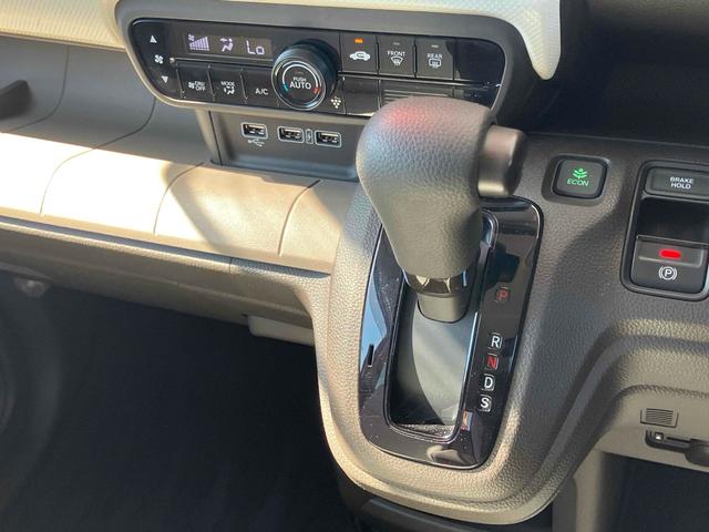 発進時や後退時に必ず操作するレバーです。操作のしやすさが肝になってきます。ぜひ一度体感してください。