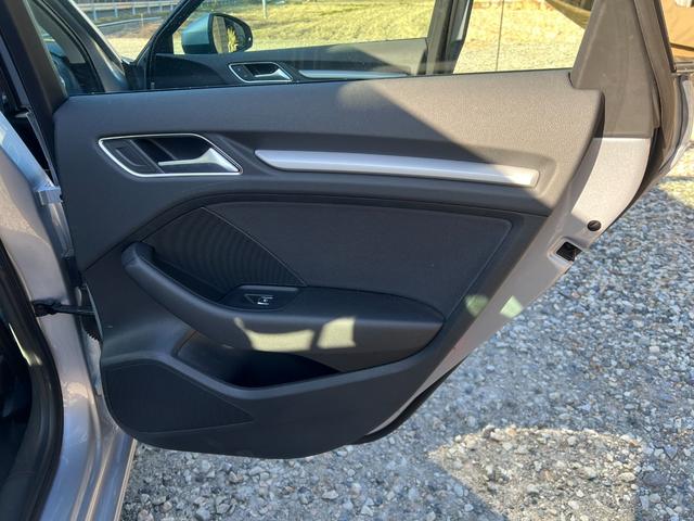 Ａ３ スポーツバック１．４ＴＦＳＩ　ワンオーナー　スポーツバック１．４ＴＦＳＩ（５名）　ナビ　地デジ　ＥＴＣ　バックカメラ（13枚目）