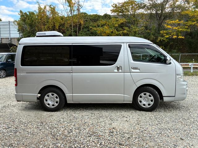 ハイエースバン ロングワイドスーパーＧＬ　ルーフエアコン　ベッド　車中泊仕様　アルミコンテナ６個　ＥＴＣ　ナビ　バックカメラ　内装ウッド仕上げ（5枚目）