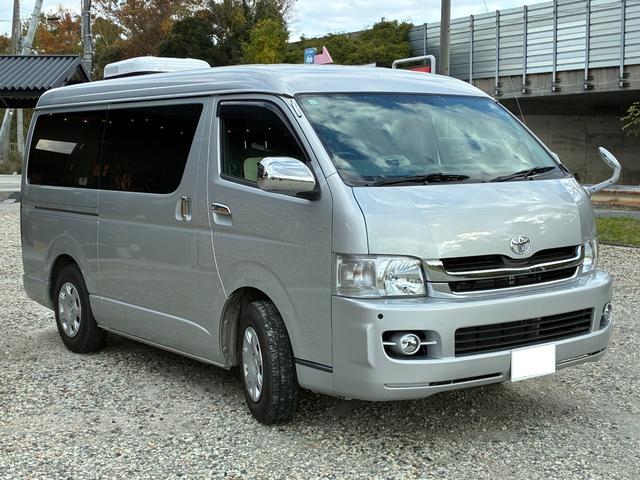 ハイエースバン ロングワイドスーパーＧＬ　ルーフエアコン　ベッド　車中泊仕様　アルミコンテナ６個　ＥＴＣ　ナビ　バックカメラ　内装ウッド仕上げ（6枚目）
