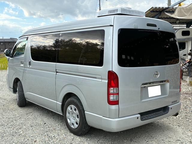 ハイエースバン ロングワイドスーパーＧＬ　ルーフエアコン　ベッド　車中泊仕様　アルミコンテナ６個　ＥＴＣ　ナビ　バックカメラ　内装ウッド仕上げ（7枚目）