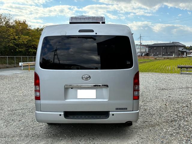 ハイエースバン ロングワイドスーパーＧＬ　ルーフエアコン　ベッド　車中泊仕様　アルミコンテナ６個　ＥＴＣ　ナビ　バックカメラ　内装ウッド仕上げ（8枚目）
