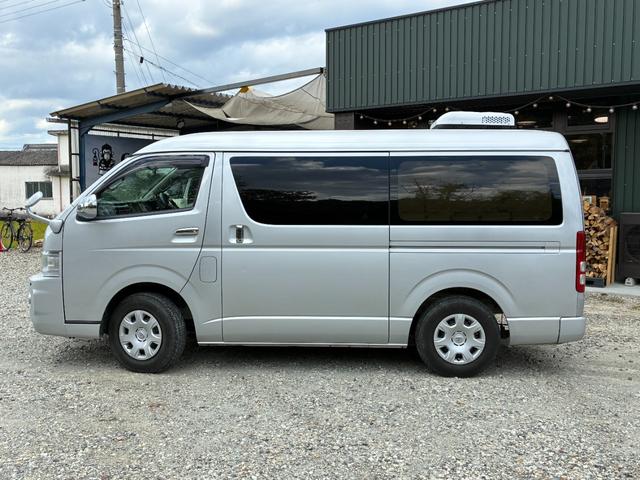 ハイエースバン ロングワイドスーパーＧＬ　ルーフエアコン　ベッド　車中泊仕様　アルミコンテナ６個　ＥＴＣ　ナビ　バックカメラ　内装ウッド仕上げ（9枚目）
