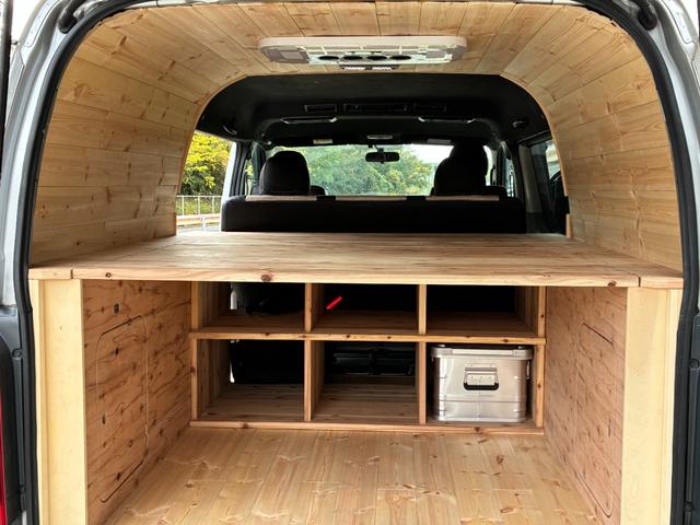 ハイエースバン ロングワイドスーパーＧＬ　ルーフエアコン　ベッド　車中泊仕様　アルミコンテナ６個　ＥＴＣ　ナビ　バックカメラ　内装ウッド仕上げ（12枚目）