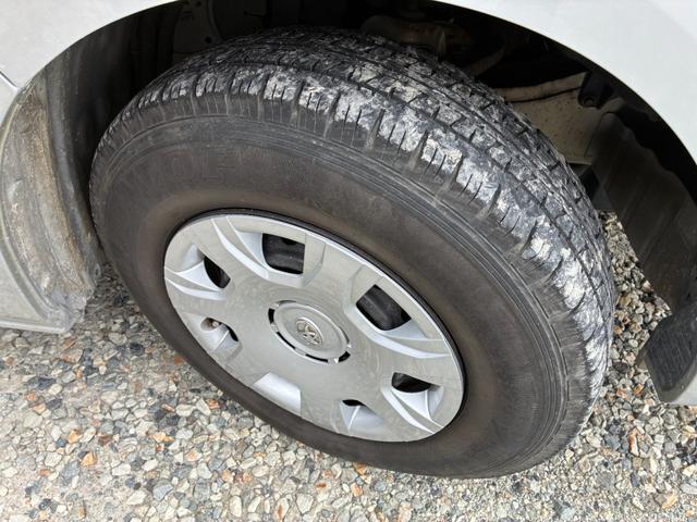 ハイエースバン ロングワイドスーパーＧＬ　ルーフエアコン　ベッド　車中泊仕様　アルミコンテナ６個　ＥＴＣ　ナビ　バックカメラ　内装ウッド仕上げ（15枚目）