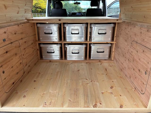 ハイエースバン ロングワイドスーパーＧＬ　ルーフエアコン　ベッド　車中泊仕様　アルミコンテナ６個　ＥＴＣ　ナビ　バックカメラ　内装ウッド仕上げ（21枚目）