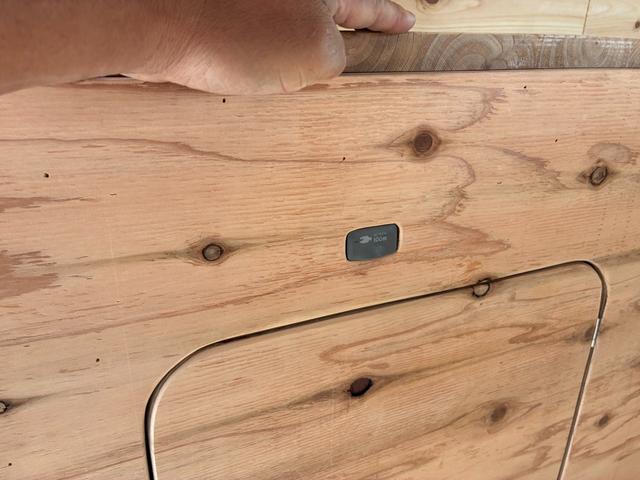 ハイエースバン ロングワイドスーパーＧＬ　ルーフエアコン　ベッド　車中泊仕様　アルミコンテナ６個　ＥＴＣ　ナビ　バックカメラ　内装ウッド仕上げ（25枚目）