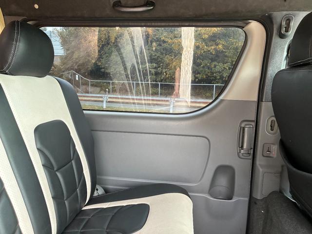 ハイエースバン ロングワイドスーパーＧＬ　ルーフエアコン　ベッド　車中泊仕様　アルミコンテナ６個　ＥＴＣ　ナビ　バックカメラ　内装ウッド仕上げ（28枚目）