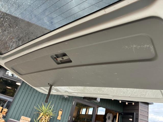 ハイエースバン ロングワイドスーパーＧＬ　ルーフエアコン　ベッド　車中泊仕様　アルミコンテナ６個　ＥＴＣ　ナビ　バックカメラ　内装ウッド仕上げ（29枚目）