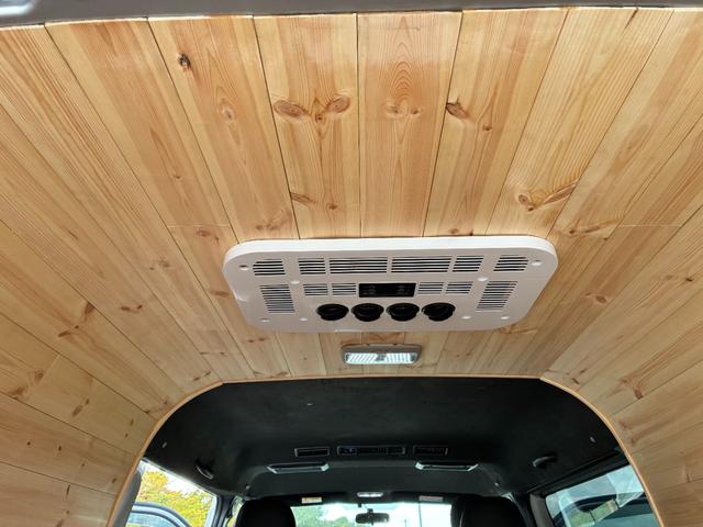 ハイエースバン ロングワイドスーパーＧＬ　ルーフエアコン　ベッド　車中泊仕様　アルミコンテナ６個　ＥＴＣ　ナビ　バックカメラ　内装ウッド仕上げ（37枚目）