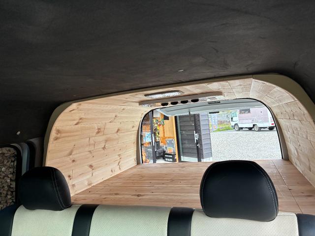 ハイエースバン ロングワイドスーパーＧＬ　ルーフエアコン　ベッド　車中泊仕様　アルミコンテナ６個　ＥＴＣ　ナビ　バックカメラ　内装ウッド仕上げ（38枚目）