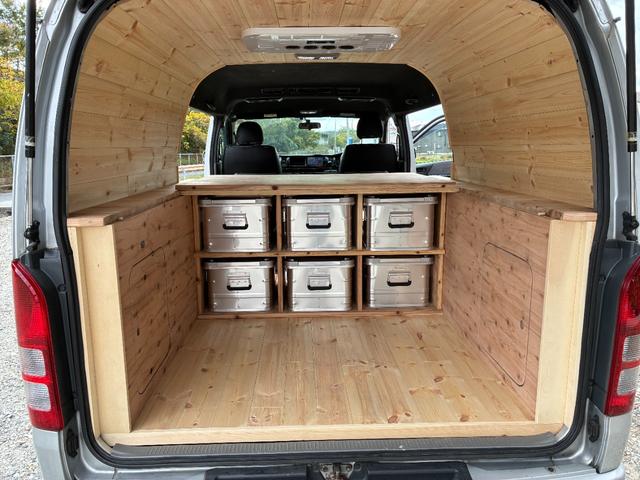 ハイエースバン ロングワイドスーパーＧＬ　ルーフエアコン　ベッド　車中泊仕様　アルミコンテナ６個　ＥＴＣ　ナビ　バックカメラ　内装ウッド仕上げ（39枚目）