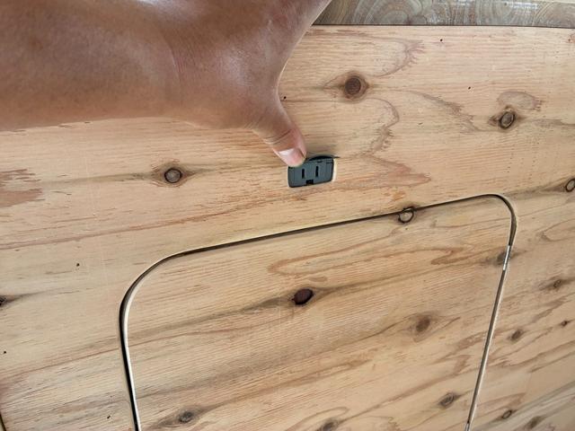 ハイエースバン ロングワイドスーパーＧＬ　ルーフエアコン　ベッド　車中泊仕様　アルミコンテナ６個　ＥＴＣ　ナビ　バックカメラ　内装ウッド仕上げ（40枚目）