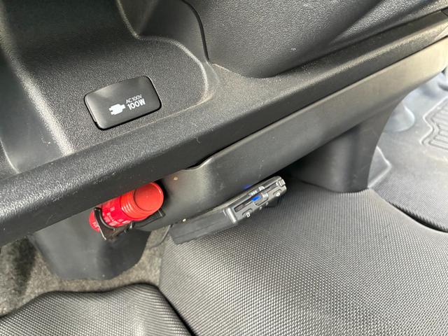 ハイエースバン ロングワイドスーパーＧＬ　ルーフエアコン　ベッド　車中泊仕様　アルミコンテナ６個　ＥＴＣ　ナビ　バックカメラ　内装ウッド仕上げ（42枚目）