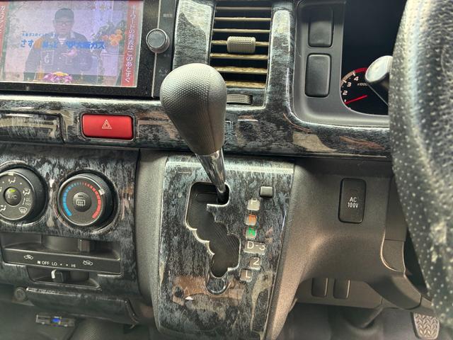 ハイエースバン ロングワイドスーパーＧＬ　ルーフエアコン　ベッド　車中泊仕様　アルミコンテナ６個　ＥＴＣ　ナビ　バックカメラ　内装ウッド仕上げ（50枚目）
