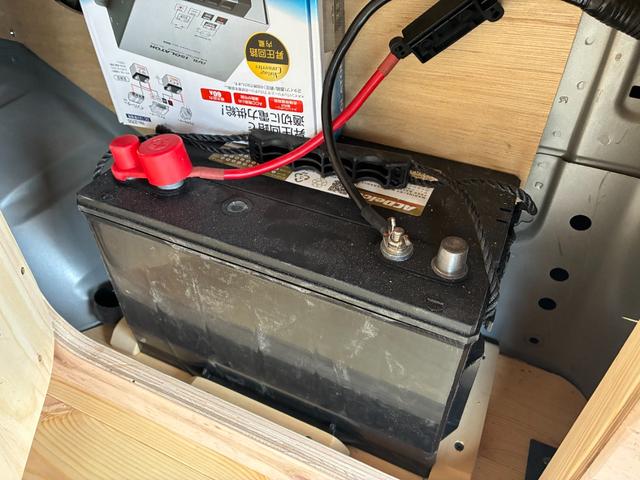 ハイエースバン ロングワイドスーパーＧＬ　ルーフエアコン　ベッド　車中泊仕様　アルミコンテナ６個　ＥＴＣ　ナビ　バックカメラ　内装ウッド仕上げ（55枚目）