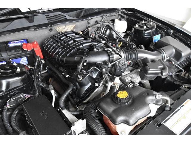 マスタング Ｖ６　クーペ　グラスルーフ　ザ　ブラック　ディーラー車　左ハンドル　黒革シート　パワーシート　純正１８インチアルミホイール　革巻きステアリング　オートクルーズ（39枚目）