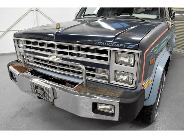 シボレーサバーバン 　５．７　４ＷＤ　シルバラード　スタークラフト　新車並行輸入　走行２８３２９ｍｉ　エアコン　パワーステアリング　パワーウインドウ（12枚目）