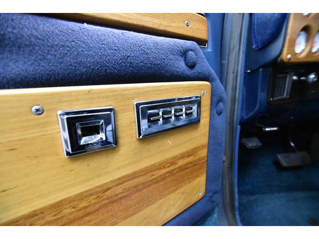 シボレーサバーバン 　５．７　４ＷＤ　シルバラード　スタークラフト　新車並行輸入　走行２８３２９ｍｉ　エアコン　パワーステアリング　パワーウインドウ（53枚目）