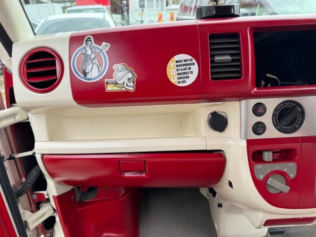 エブリイワゴン ＪＰターボ　シェビーバン仕様　赤白ツートンカラー　革調シートカバー　ＬＥＤヘットライト　内装赤白ツートンカラー　ターボ車　１４インチホイール　ハイルーフ（31枚目）