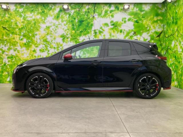 オーラ ニスモ　新品タイヤ／保証書／純正　９インチ　ＳＤナビ／インテリジェントルームミラー／エマージェンシーブレーキ／全方位モニター／車線逸脱防止支援システム／シート　ハーフレザー／ヘッドランプ　ＬＥＤ　全周囲カメラ（2枚目）