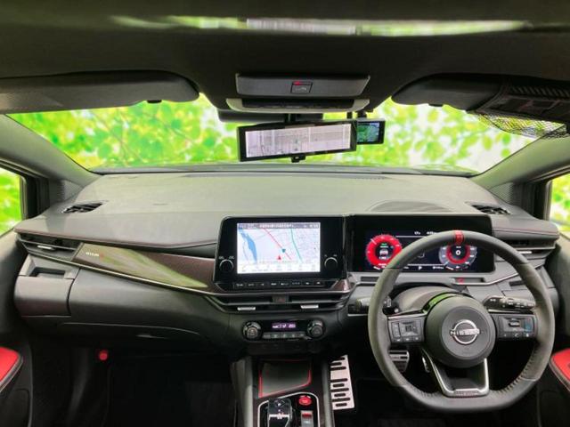 オーラ ニスモ　新品タイヤ／保証書／純正　９インチ　ＳＤナビ／インテリジェントルームミラー／エマージェンシーブレーキ／全方位モニター／車線逸脱防止支援システム／シート　ハーフレザー／ヘッドランプ　ＬＥＤ　全周囲カメラ（4枚目）