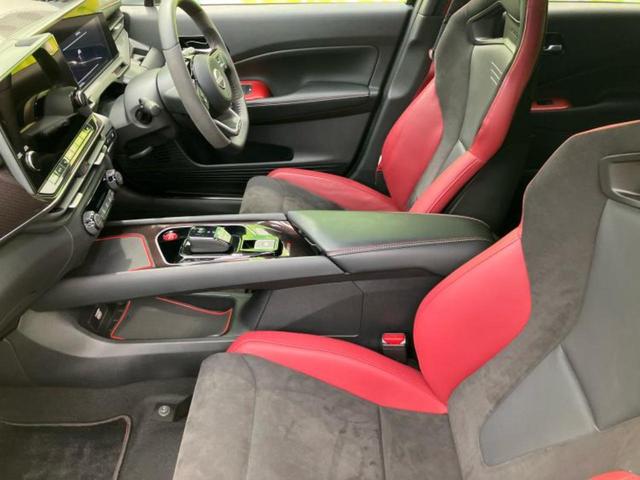 オーラ ニスモ　新品タイヤ／保証書／純正　９インチ　ＳＤナビ／インテリジェントルームミラー／エマージェンシーブレーキ／全方位モニター／車線逸脱防止支援システム／シート　ハーフレザー／ヘッドランプ　ＬＥＤ　全周囲カメラ（7枚目）