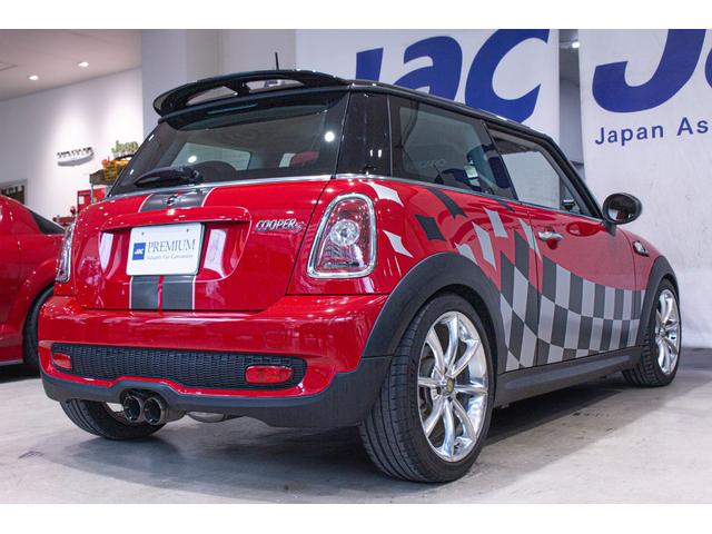 MINI クーパーS ユーザー様直接仕入れ・6MT・ローダウン・サクラムマフラー・PIAAアルミホイール・ツートンカラー・レカロセミバケットシート・零1000エアクリ(8枚目)