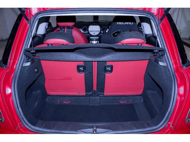 MINI クーパーS ユーザー様直接仕入れ・6MT・ローダウン・サクラムマフラー・PIAAアルミホイール・ツートンカラー・レカロセミバケットシート・零1000エアクリ(26枚目)