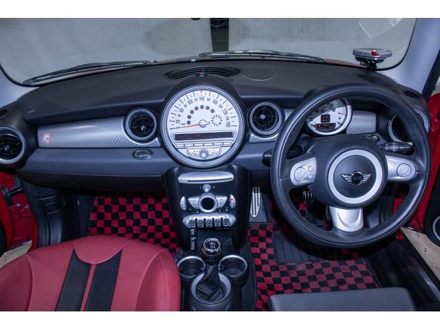 MINI クーパーS ユーザー様直接仕入れ・6MT・ローダウン・サクラムマフラー・PIAAアルミホイール・ツートンカラー・レカロセミバケットシート・零1000エアクリ(30枚目)