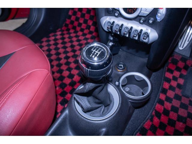 MINI クーパーS ユーザー様直接仕入れ・6MT・ローダウン・サクラムマフラー・PIAAアルミホイール・ツートンカラー・レカロセミバケットシート・零1000エアクリ(38枚目)