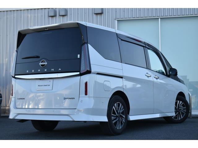 セレナ ｅ－パワー　ルキシオン　純１２．３ナビ　後席Ｍ　プロパイ２．０　ドラレコ　ＥＴＣ２．０　アラモニ　インテリミラー　ＳＯＳ　ワイヤレス充電　両オートＳ　ＬＥＤヘッド　寒冷地　シート／ハンドルヒーター　ＰＴＣ素子ヒーターエマブレ（5枚目）