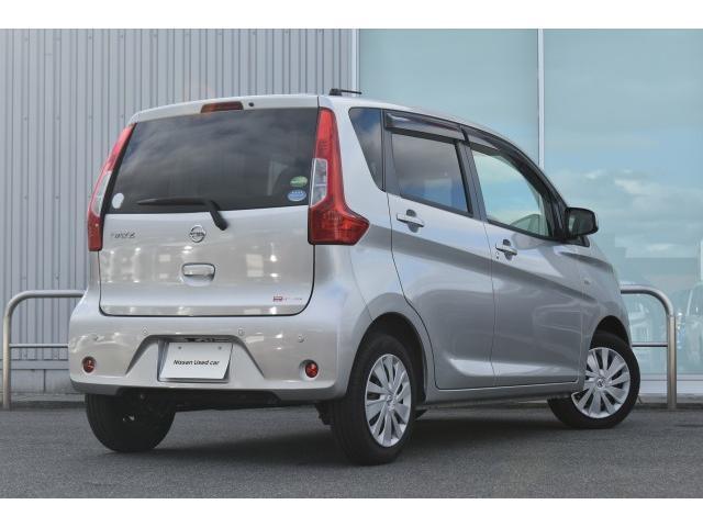 デイズ Ｊ　１オナ　純正ナビ　フルセグＴＶ　ドラレコ　エマージェンシーブレーキ　踏み間違い防止　キーレスエントリー　電格ミラー（5枚目）