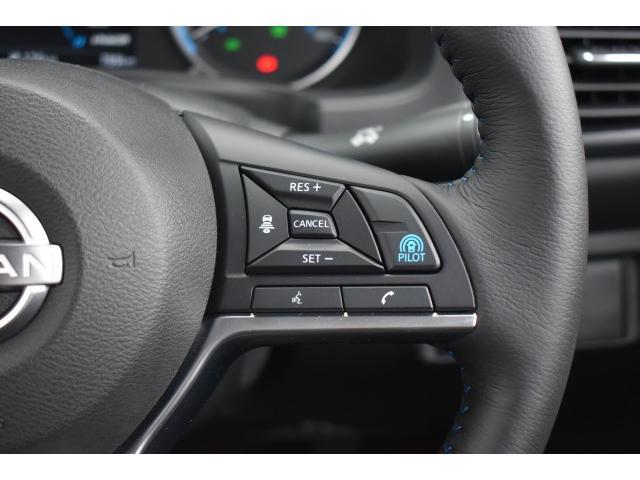 リーフ Ｘ　Ｖセレクション　純正９インチナビ　フルセグＴＶ　プロパイ　ＥＴＣ２．０　アラモニ　インテリミラー　ＬＥＤヘッド　シート／ハンドルヒーター　エマブレ　コーナーセンサー　踏み間違い防止　インテリキー　充電ケーブル（13枚目）