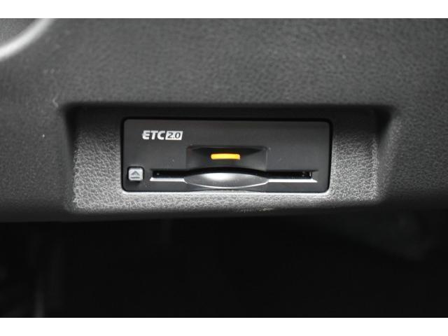 リーフ Ｘ　Ｖセレクション　純正９インチナビ　フルセグＴＶ　プロパイ　ＥＴＣ２．０　アラモニ　インテリミラー　ＬＥＤヘッド　シート／ハンドルヒーター　エマブレ　コーナーセンサー　踏み間違い防止　インテリキー　充電ケーブル（16枚目）