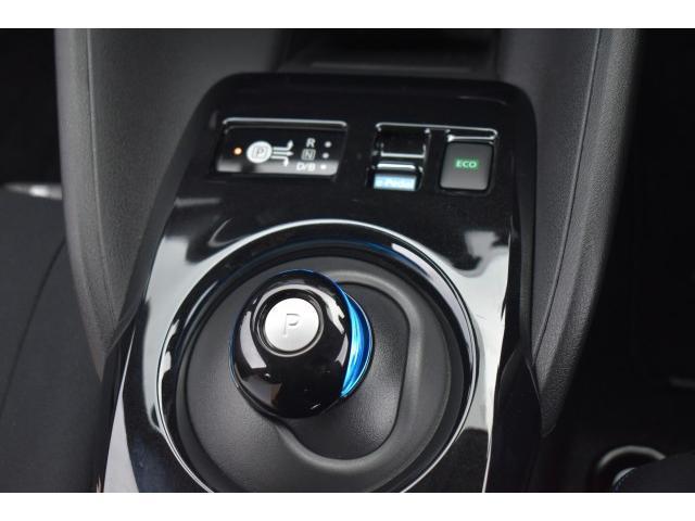 リーフ Ｘ　Ｖセレクション　純正９インチナビ　フルセグＴＶ　プロパイ　ＥＴＣ２．０　アラモニ　インテリミラー　ＬＥＤヘッド　シート／ハンドルヒーター　エマブレ　コーナーセンサー　踏み間違い防止　インテリキー　充電ケーブル（20枚目）