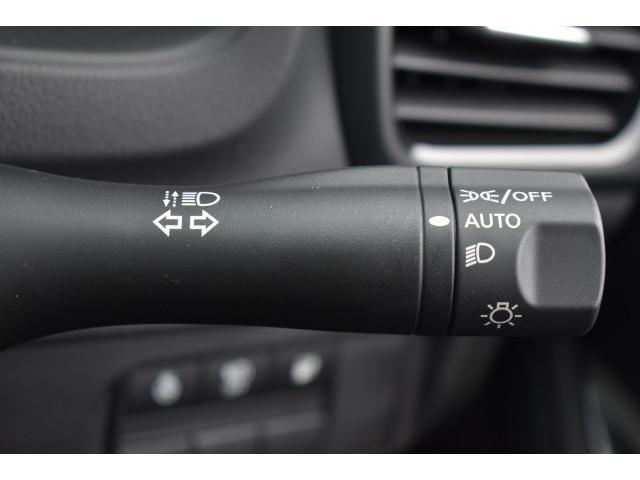 リーフ Ｘ　Ｖセレクション　純正９インチナビ　フルセグＴＶ　プロパイ　ＥＴＣ２．０　アラモニ　インテリミラー　ＬＥＤヘッド　シート／ハンドルヒーター　エマブレ　コーナーセンサー　踏み間違い防止　インテリキー　充電ケーブル（21枚目）