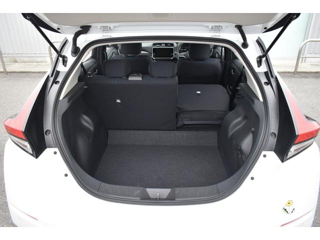 リーフ Ｘ　Ｖセレクション　純正９インチナビ　フルセグＴＶ　プロパイ　ＥＴＣ２．０　アラモニ　インテリミラー　ＬＥＤヘッド　シート／ハンドルヒーター　エマブレ　コーナーセンサー　踏み間違い防止　インテリキー　充電ケーブル（28枚目）